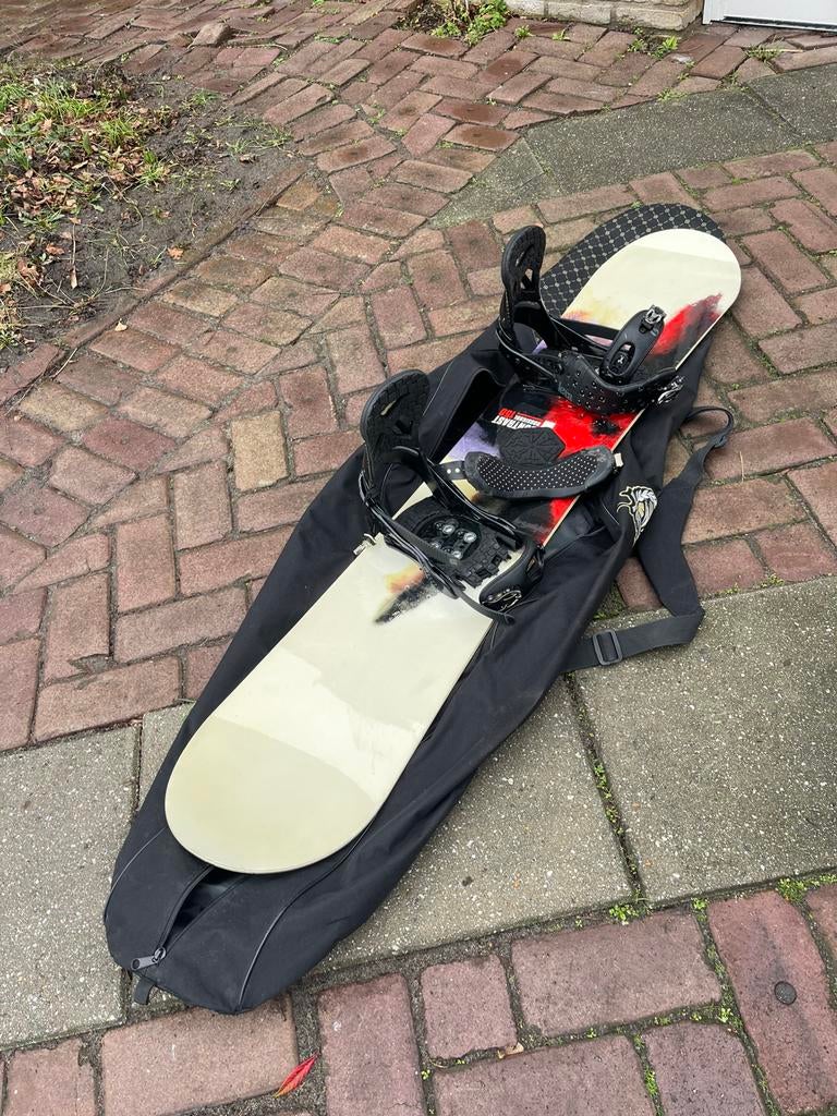 Snowboard Rossignol 150 cm incl tas, Sport en Fitness, Snowboarden, Ophalen, Gebruikt, Board