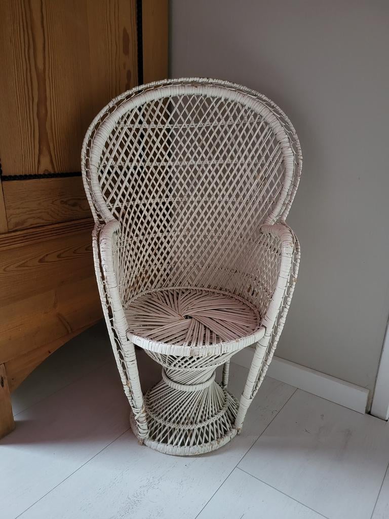 Super leuke rotan pauwenstoel voor kinderen - wit, Ophalen, Zo goed als nieuw, Stoel(en)