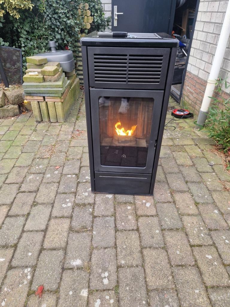 Pelletkachel onderhoud en reparatie, Huis en Inrichting, Kachels, Ophalen, Zo goed als nieuw, Overige brandstoffen, Pelletkachel
