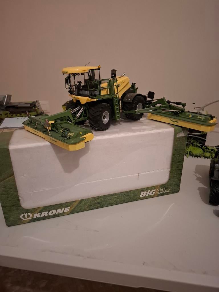 Krone big m 500, Hobby en Vrije tijd, Modelauto's | 1:32, Ophalen of Verzenden, Zo goed als nieuw, Tractor of Landbouw, Overige merken