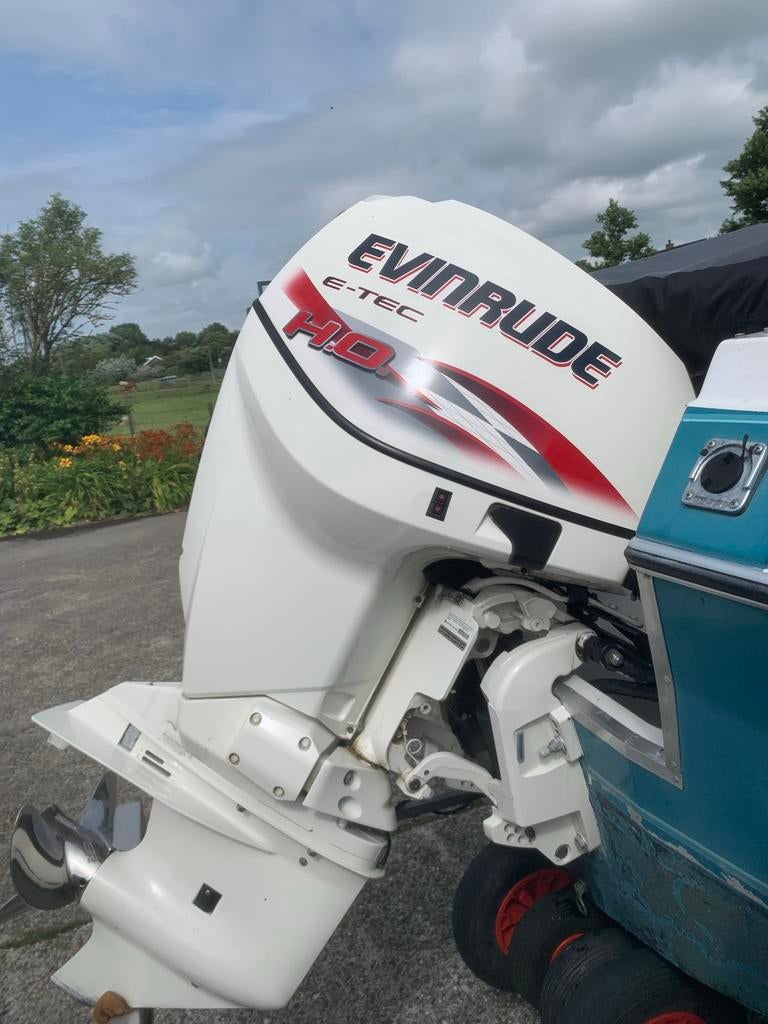 Invader cuddy cab 115 pk ( H.O. 130pk) evinrude etec trailer, Ophalen, 70 tot 120 pk, Zo goed als nieuw, Bayliner