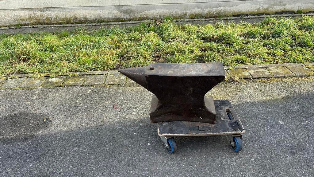 Mooie groot frans aambeeld, Tuin en Terras, Ophalen of Verzenden, Gebruikt