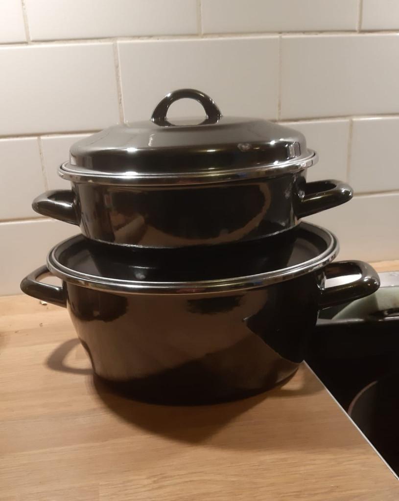 twee zwarte braadpannen, Ophalen of Verzenden, Zo goed als nieuw, Overige materialen, Koekenpan of Braadpan
