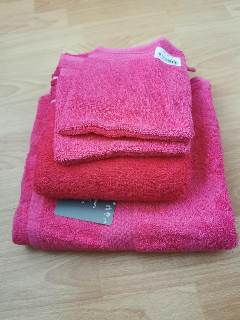 Setje handdoeken en washandjes nieuw, Ophalen of Verzenden, Nieuw, Handdoek