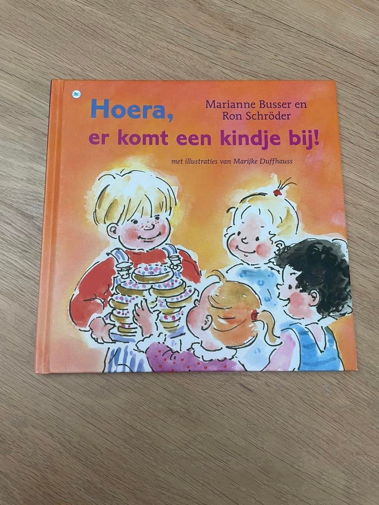 Hoera er komt een kindje bij! - Marianne Busser&Ron Schröder, Boeken, Ophalen of Verzenden, Nieuw, Ron Schröder; Marianne Busser