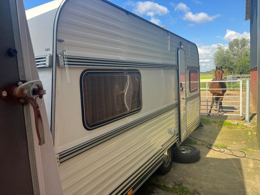 Caravan Hobby 460 T te koop, Caravans en Kamperen, Caravans, Vast bed, Rondzit, Hobby, Openslaande ramen