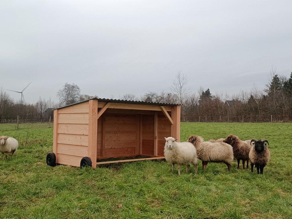 Mooie douglas schuilstal, Ophalen, Nieuw