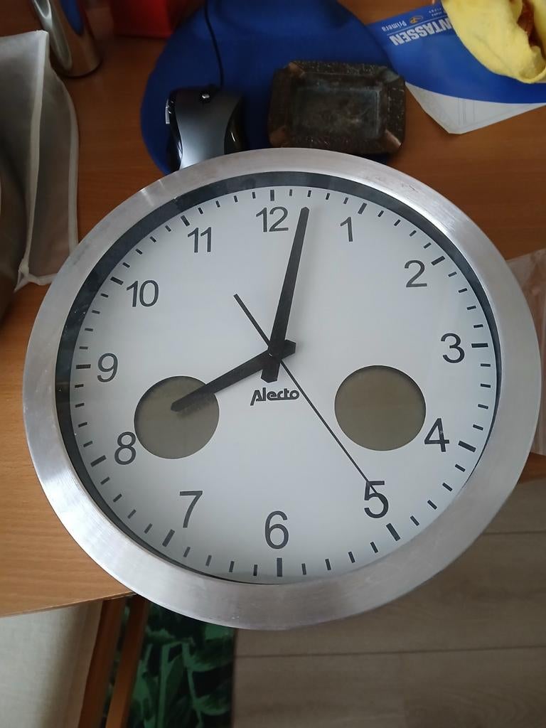 Klok op batterijen .Geeft vochtgehalte aan ., Ophalen, Wandklok