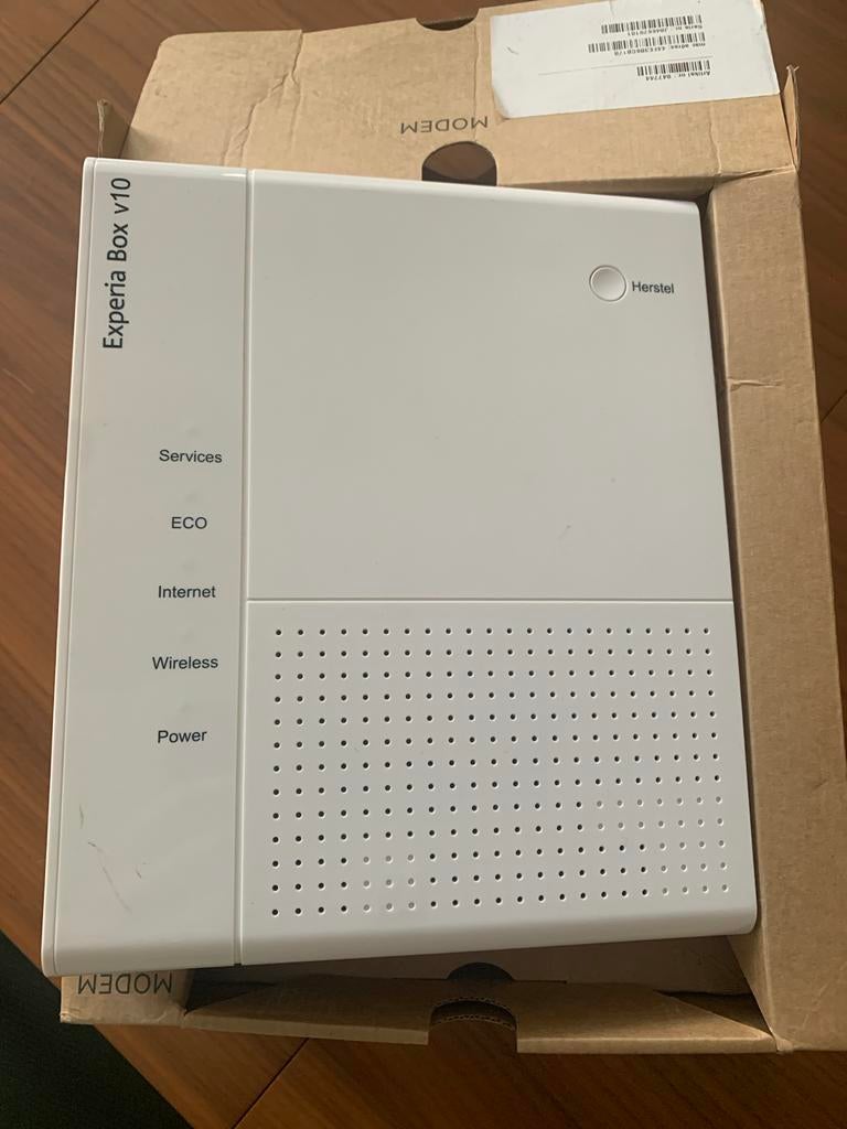 Experia Box V10 - Gebruikt, Lichtjes Gaan Aan, Computers en Software, Routers en Modems, Ophalen of Verzenden, Gebruikt, Router