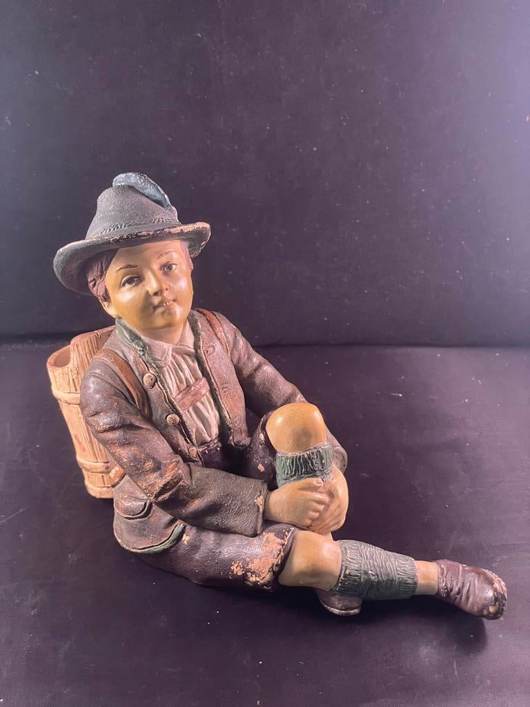 Antiek beeldje van terracotta uit Oostenrijk., Antiek en Kunst, Kunst | Beelden en Houtsnijwerken, Ophalen of Verzenden