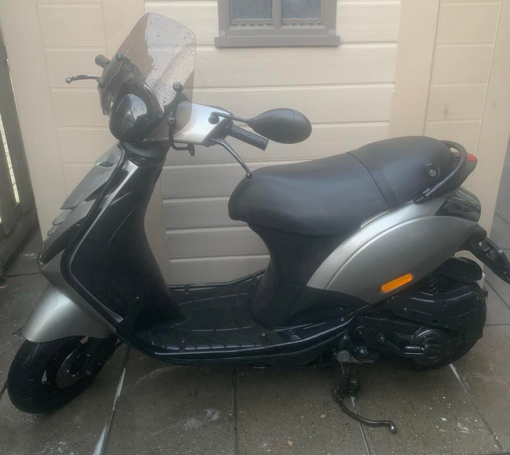 Piaggio zip 2000 80cc 4takt brom, Fietsen en Brommers, Scooters | Piaggio, Zo goed als nieuw, Overige modellen, Benzine, Ophalen of Verzenden