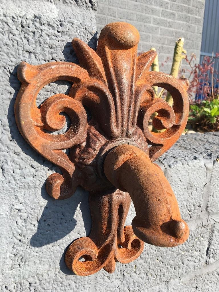 Waterspuwer voor muur fontein, lelie + Neptunus, Tuin en Terras, Waterpartijen en Fonteinen, Fontein, Gietijzer, Ophalen of Verzenden