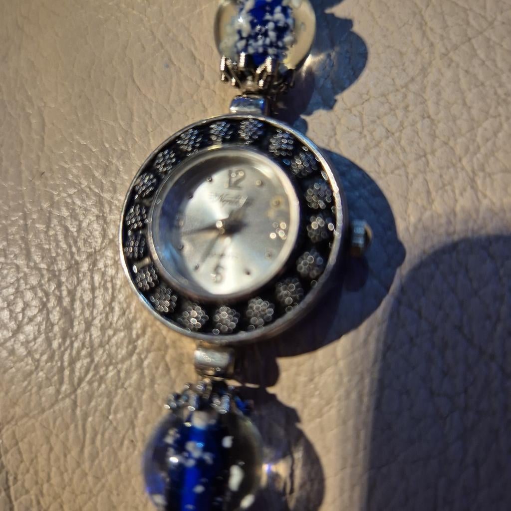 Elegante dameshorloge met blauwe kralen, Sieraden, Tassen en Uiterlijk, Horloges | Dames, Overige merken, Staal, Polshorloge, Overige materialen
