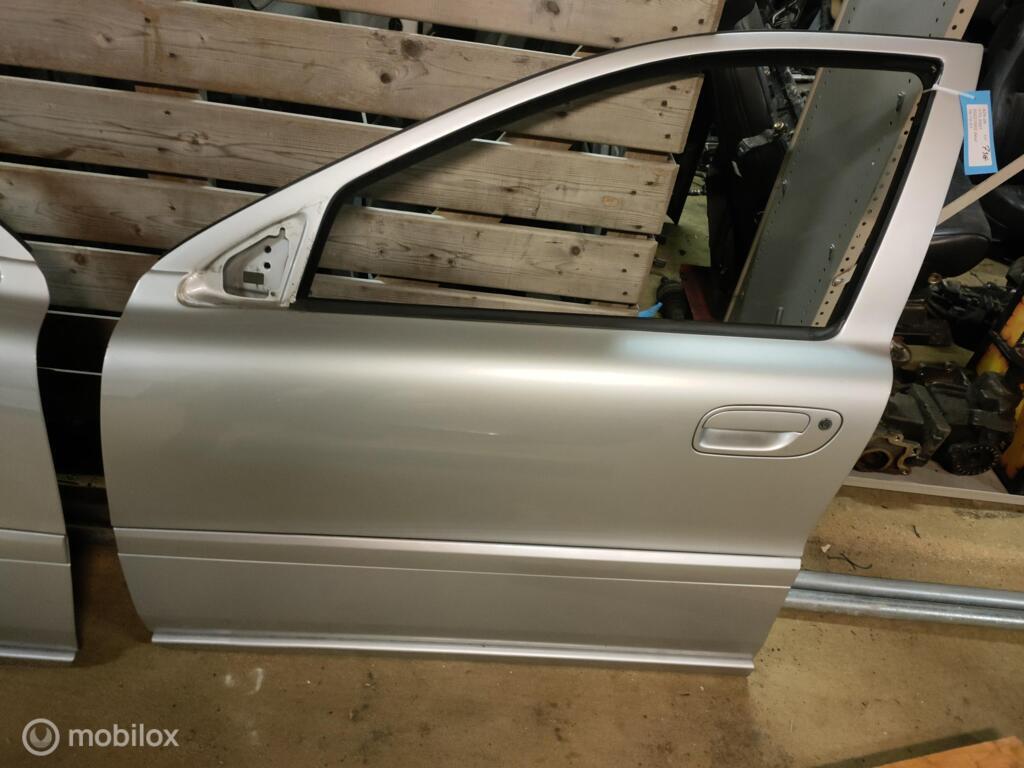Voordeur links 426 zilver grijs Volvo v70 s60 04-07/09, Ophalen, Gebruikt, Deur, Voor