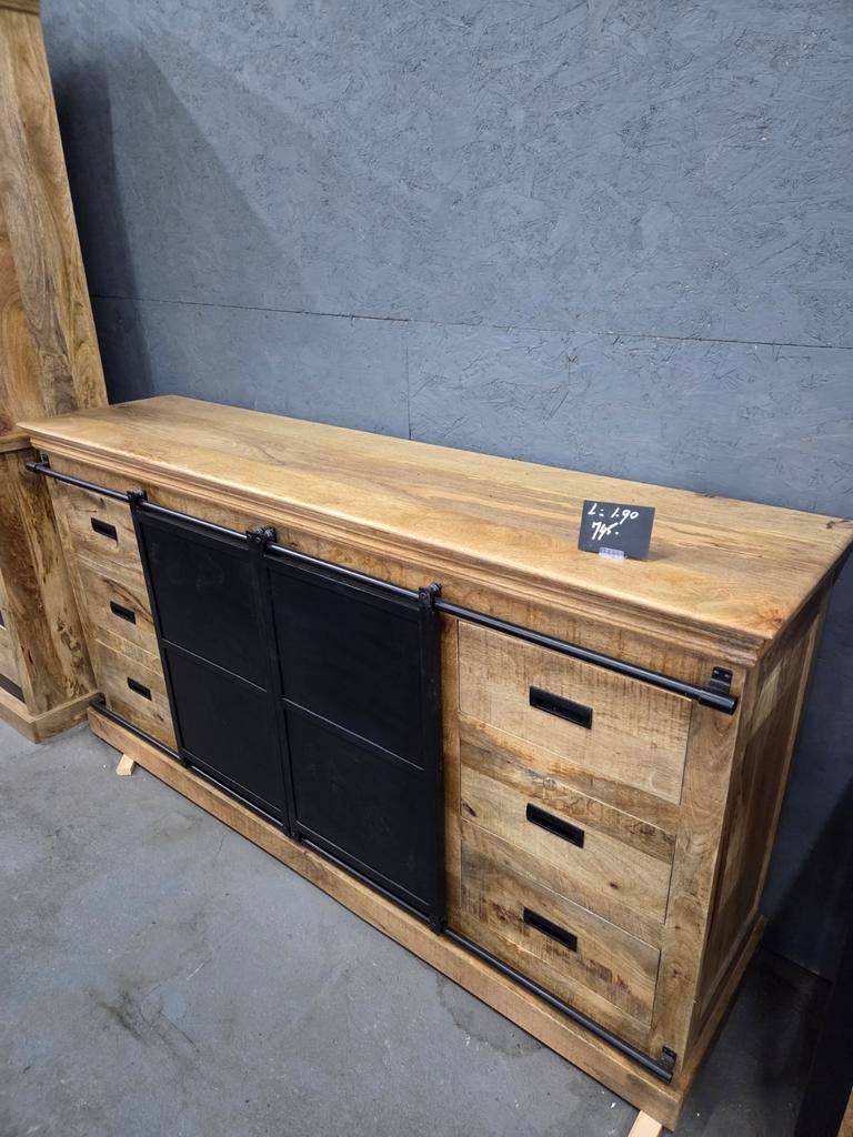 Mangohouten Dressoir - Stijlvol & Functioneel, Huis en Inrichting, Kasten | Dressoirs, Ophalen, Met deur(en), 150 tot 200 cm, Zo goed als nieuw