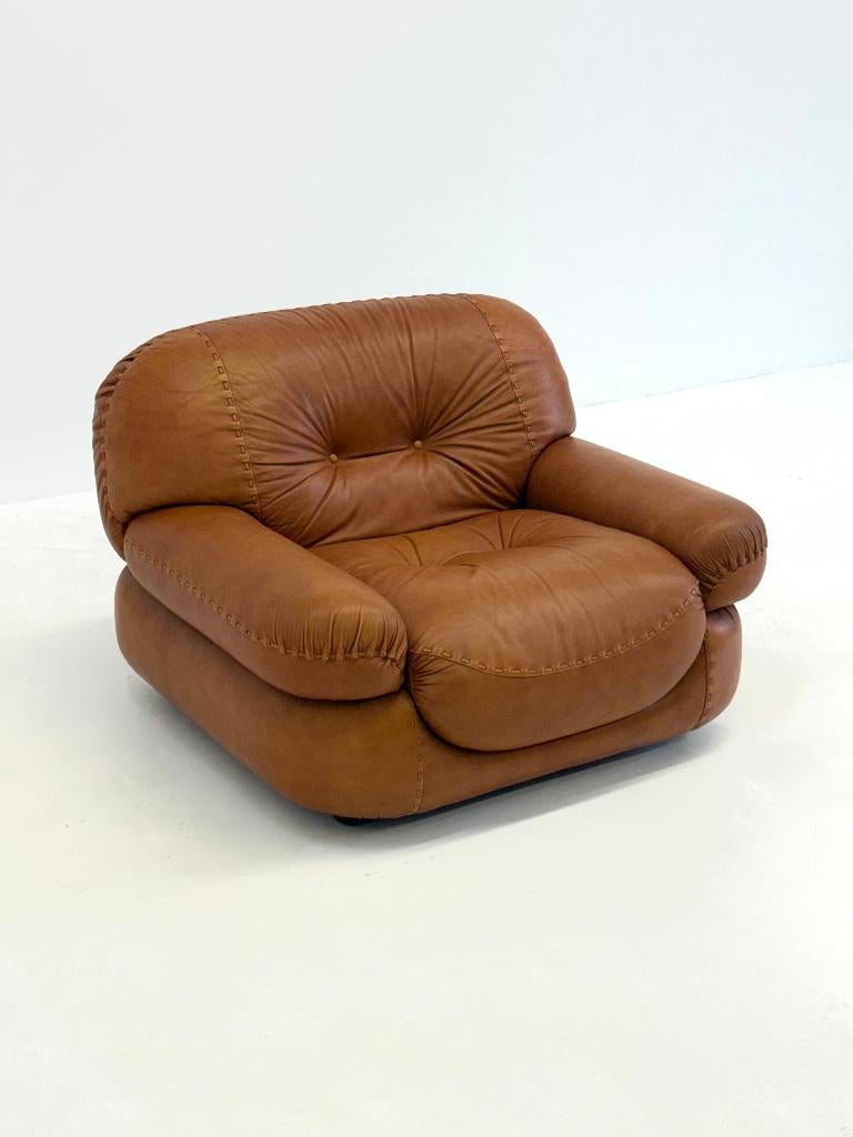 Cognacbruin leren Sapporo fauteuil voor Mobil Girgi, Huis en Inrichting, Fauteuils, Zo goed als nieuw, Leer, 100 tot 125 cm, 100 tot 125 cm
