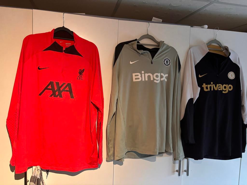 Voetbaltenues: Chelsea, Liverpool - Zo goed als nieuw!, Ophalen of Verzenden, Zo goed als nieuw, Overige maten, Overige kleuren