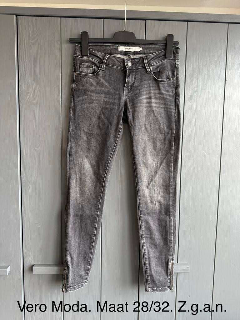 Vero moda jeans. Maat 28/32., Ophalen of Verzenden, Zo goed als nieuw, Grijs, W28 - W29 (confectie 36)