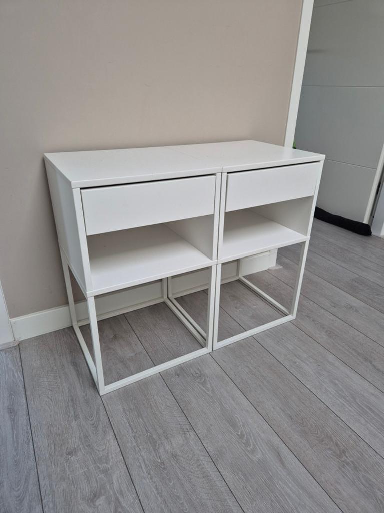2 witte nachtkastjes ikea Vikhammer, Ophalen, Gebruikt, Minder dan 45 cm