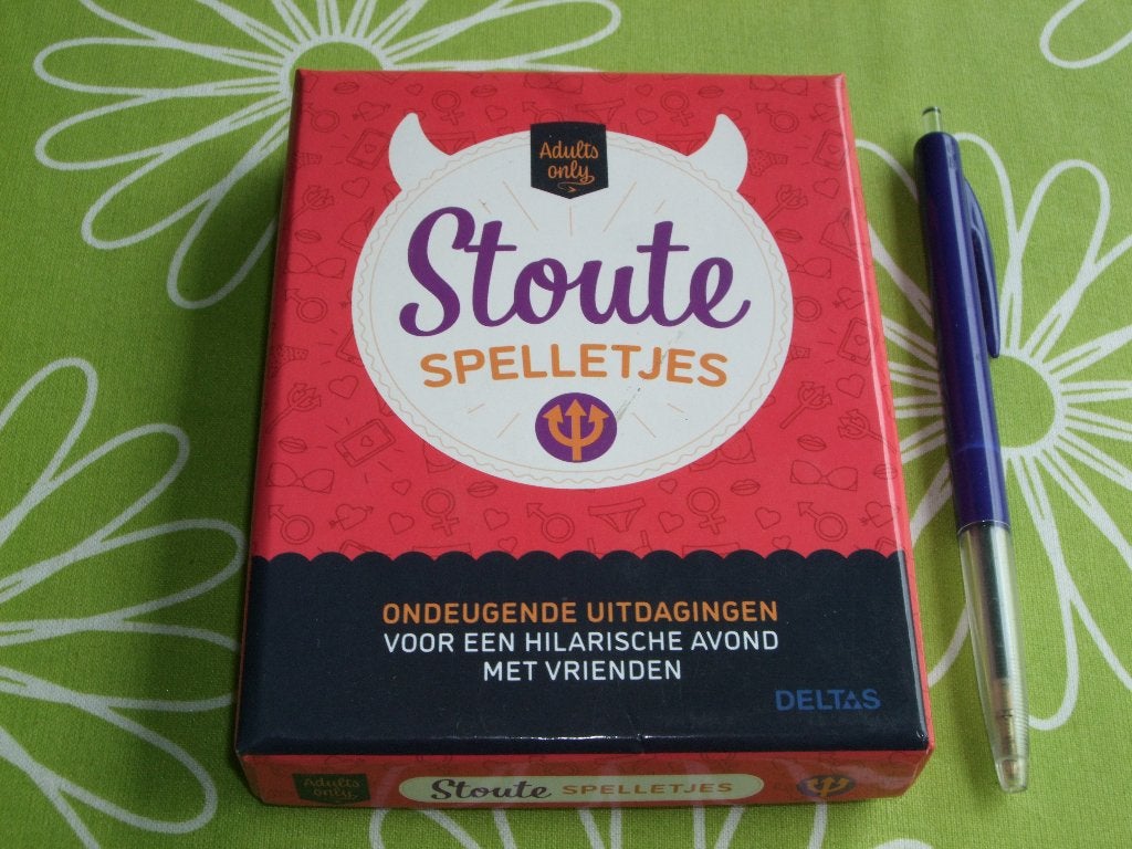 Stoute spelletjes - ondeugende uitdagingen - 18+, Vijf spelers of meer, Ophalen of Verzenden, Zo goed als nieuw