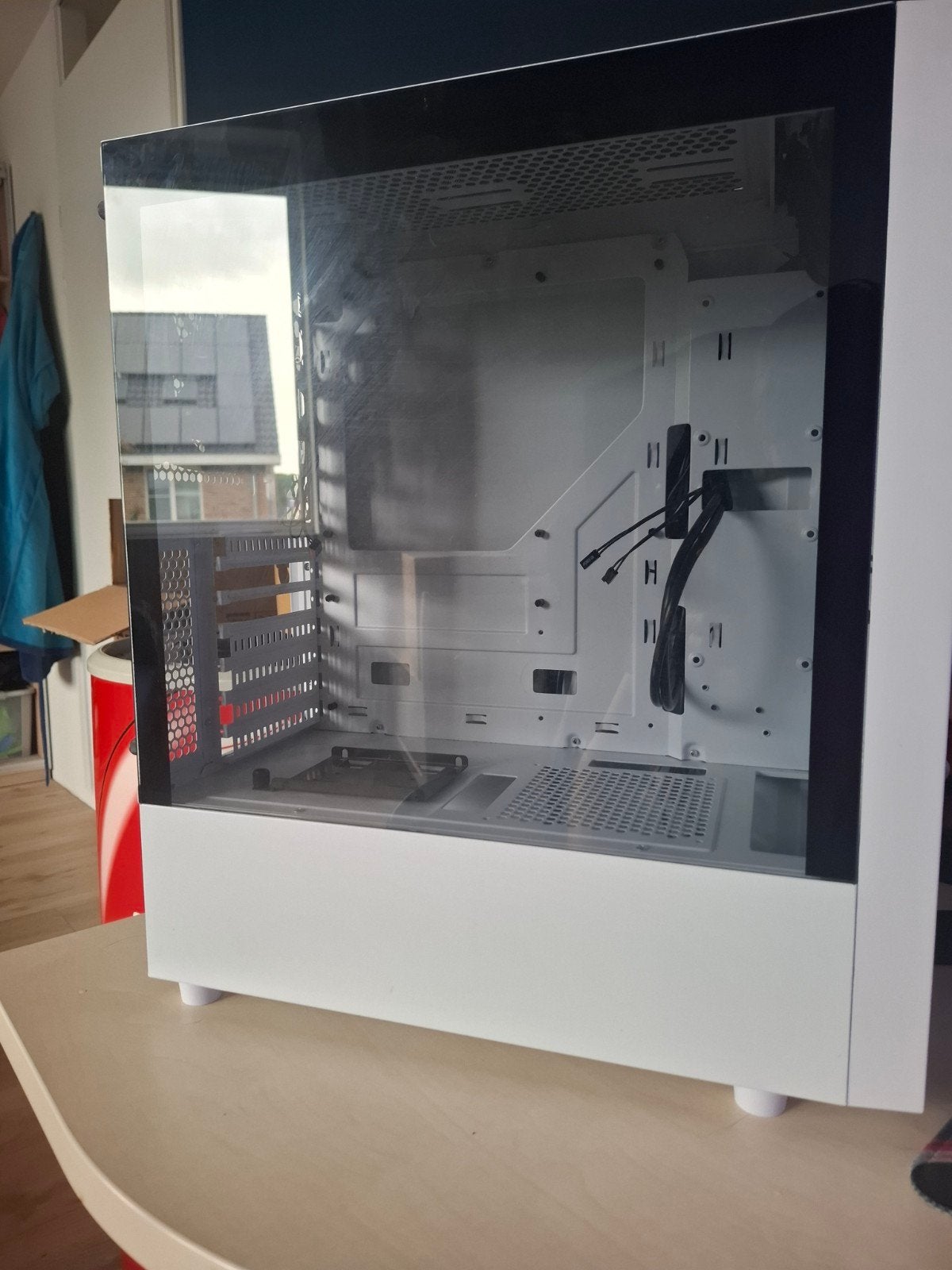 Witte Sharkoon PC Case RGB  atx mid tower Zo goed als nieuw, Computers en Software, Computerbehuizingen, Ophalen of Verzenden