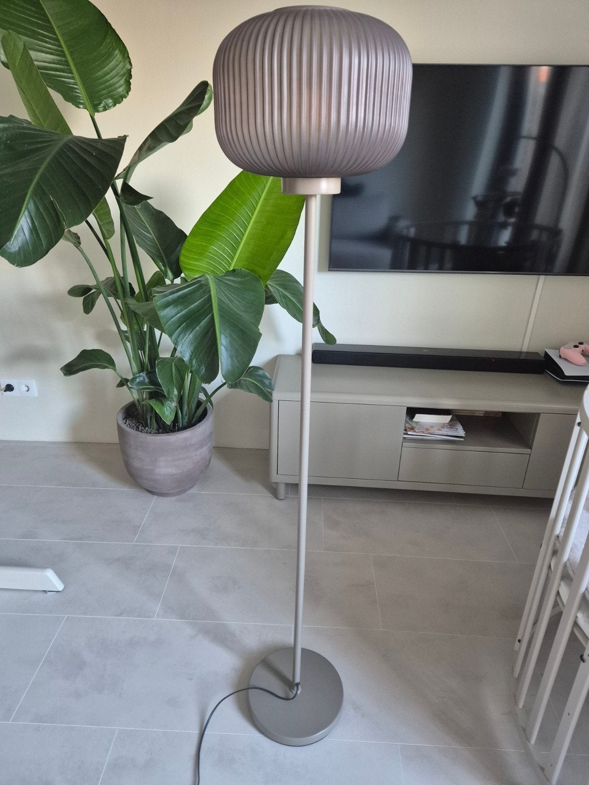 Nieuwstaat Vloerlamp Ella taupe Leenbakker staande lamp, Ophalen of Verzenden, Zo goed als nieuw, 150 tot 200 cm