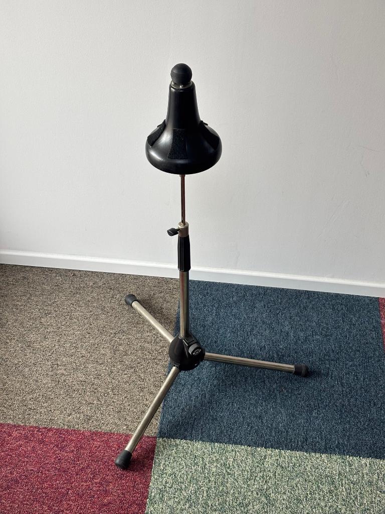 K&M Bas trombone standaard, Muziek en Instrumenten, Bas, ., Ophalen of Verzenden, Zo goed als nieuw