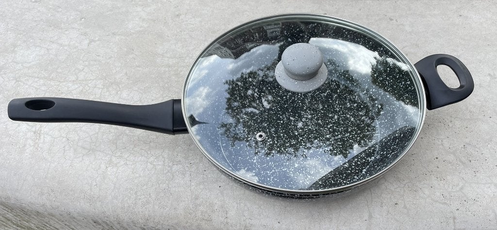 Hapjespan wokpan met keramische bodem en glazen deksel 28 cm, Koekenpan, Gebruikt, Aluminium, Ophalen of Verzenden