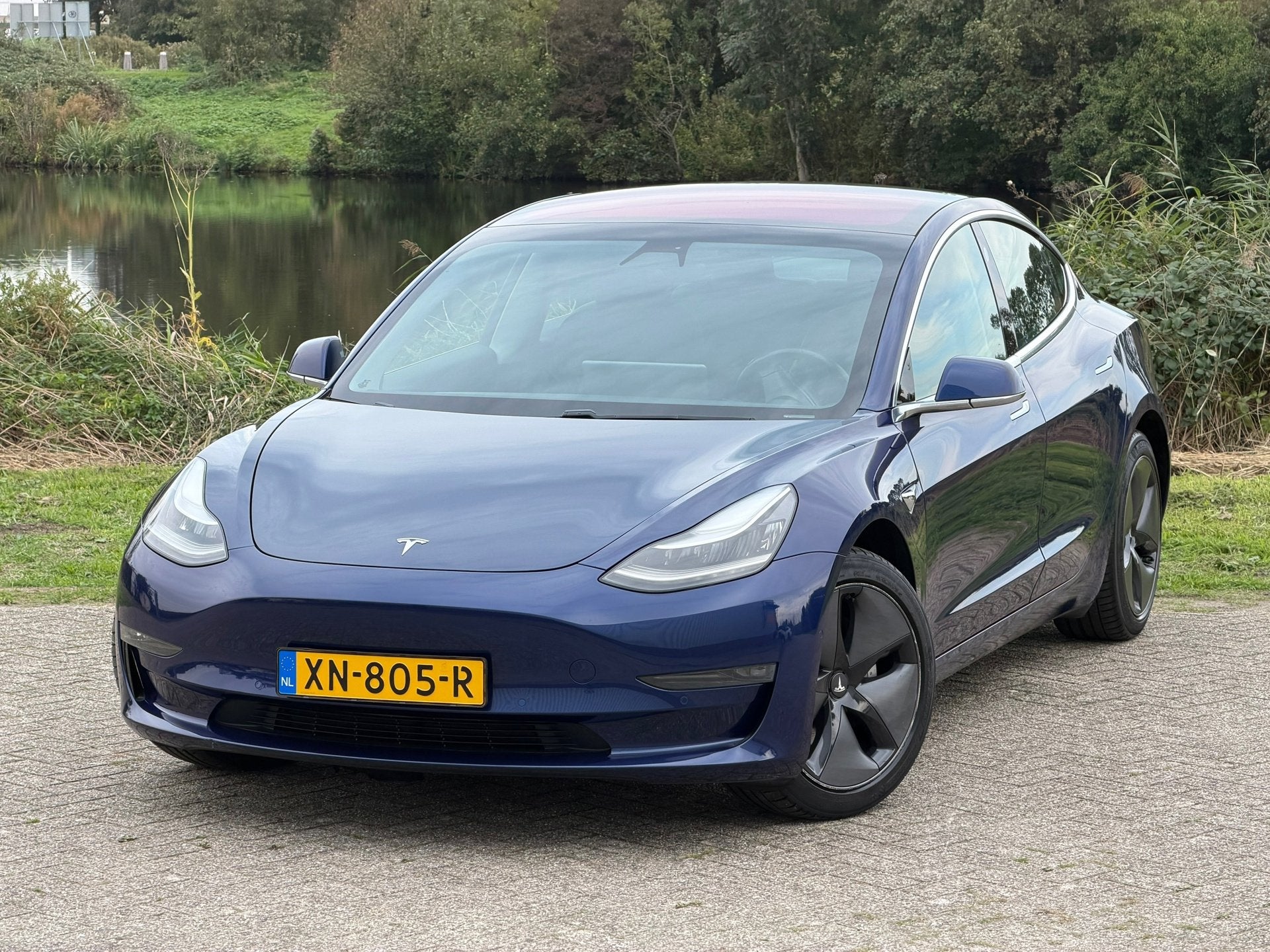 Foto 2 van Tesla Model 3 Long Range AWD 75 kWh - Deep Blue Metallic - S