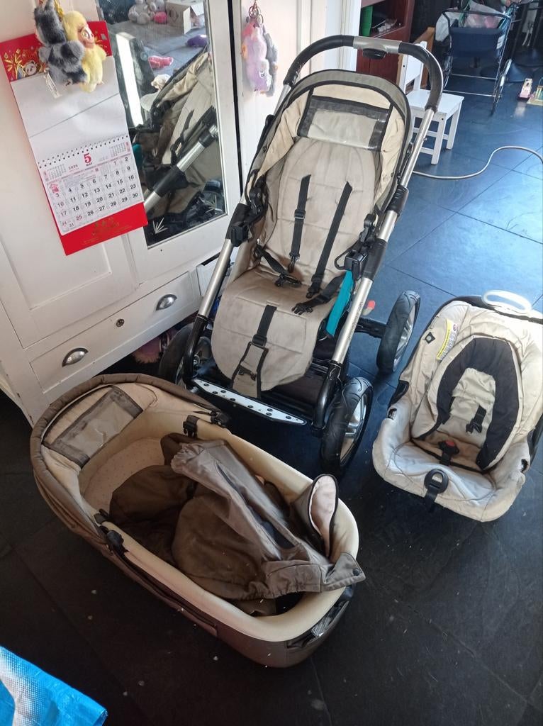 Mutsy combinatie kinderwagen met lekke band, Overige merken, Gebruikt, Met autostoeltje, Ophalen of Verzenden