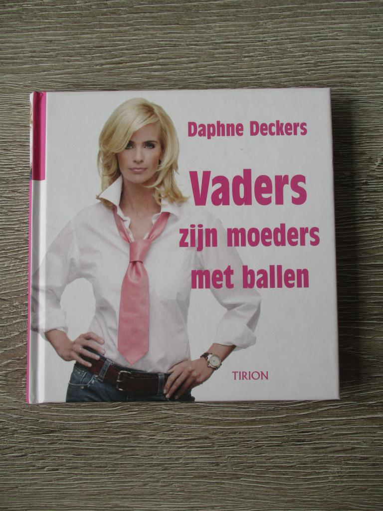 Vaders zijn moeders met ballen - Daphne Deckers, Ophalen of Verzenden, Gelezen, Zwangerschap en Bevalling