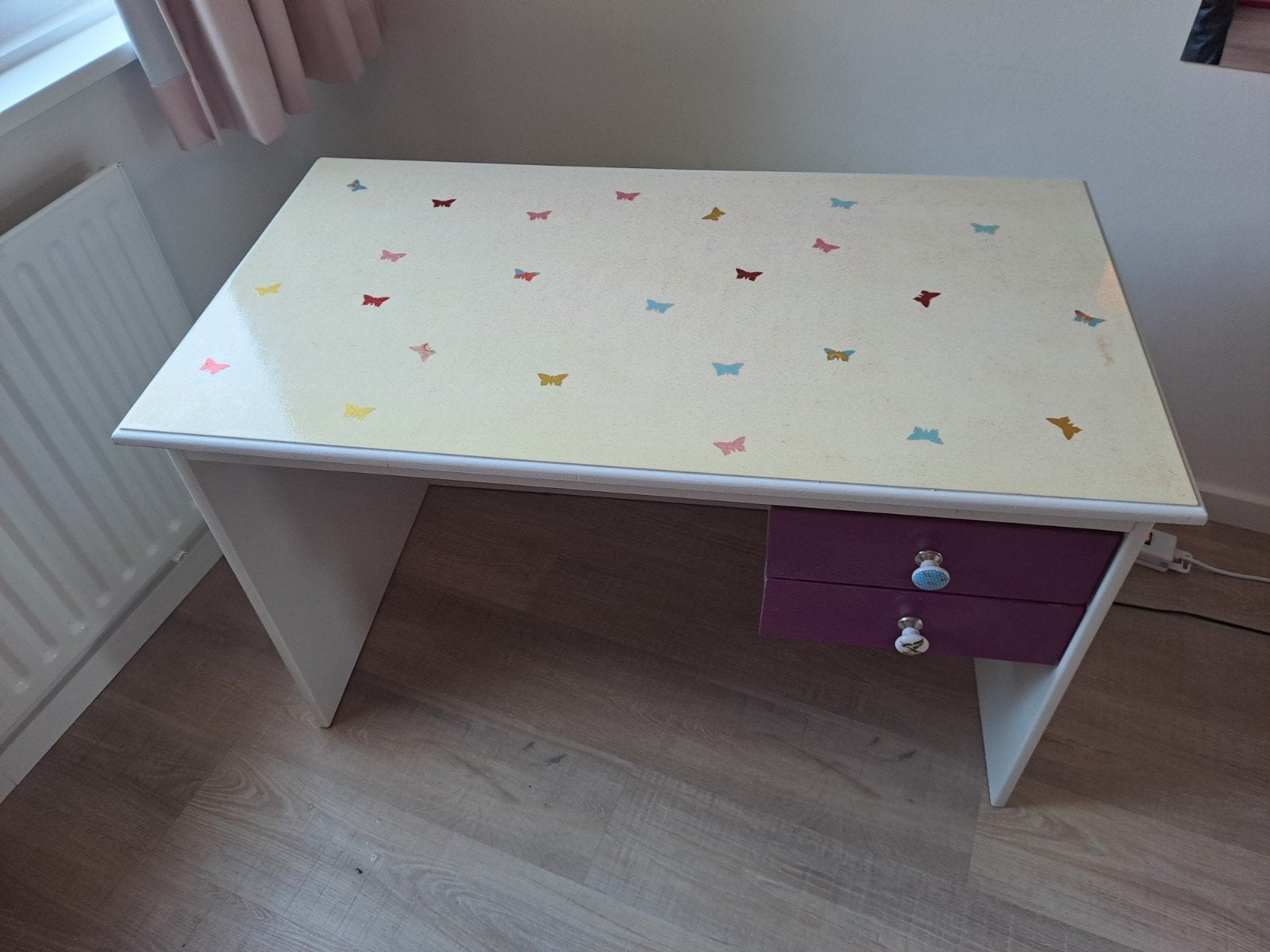 Leuk kinderbureau met lades en vlinderdecoratie, Ophalen