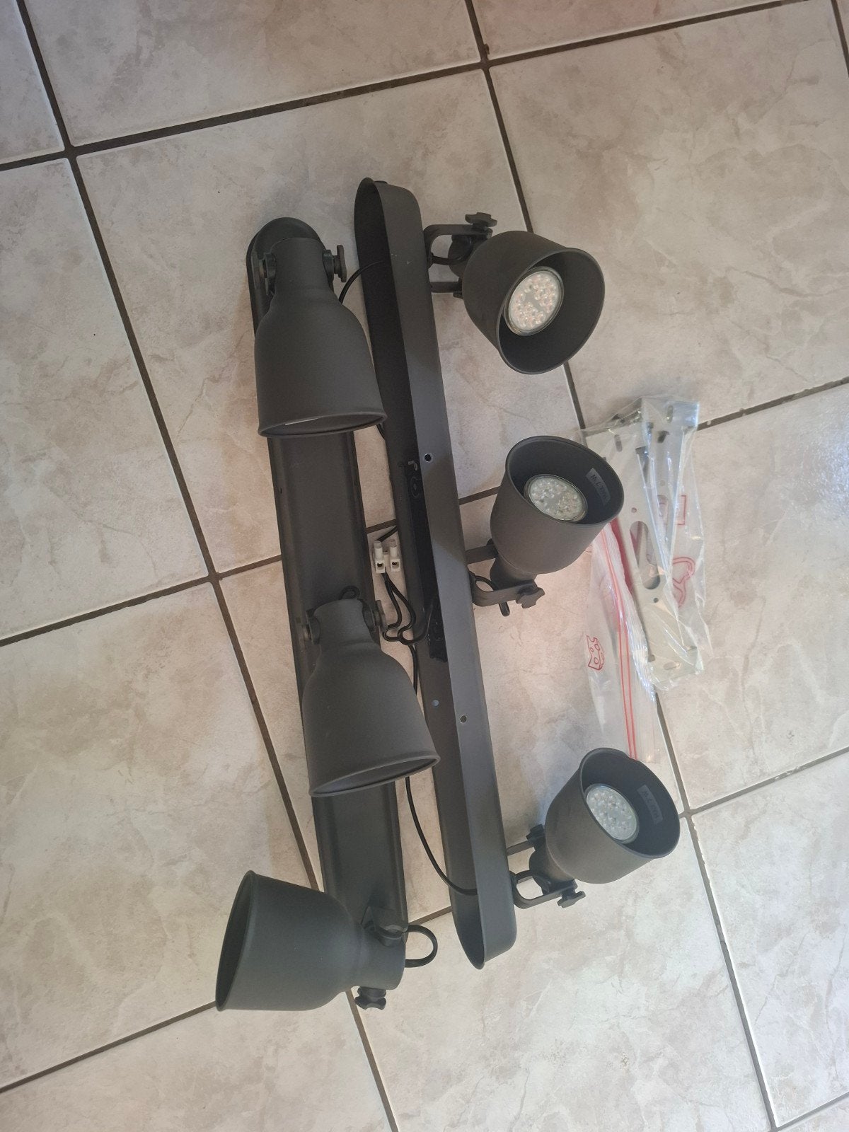 Spotbalk met 3 LED GU10 spots - Grijs, Gebruikt, Geschikt voor plafondmontage, GU10, Ophalen of Verzenden