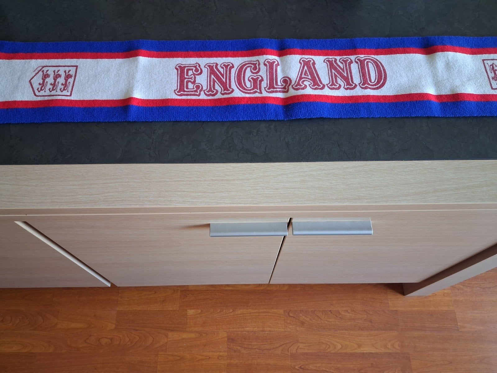 2.  Sjaals.   Ac milan.  En.   Engeland, Ophalen of Verzenden, Gebruikt, Buitenlandse clubs, Vaantje of Sjaal