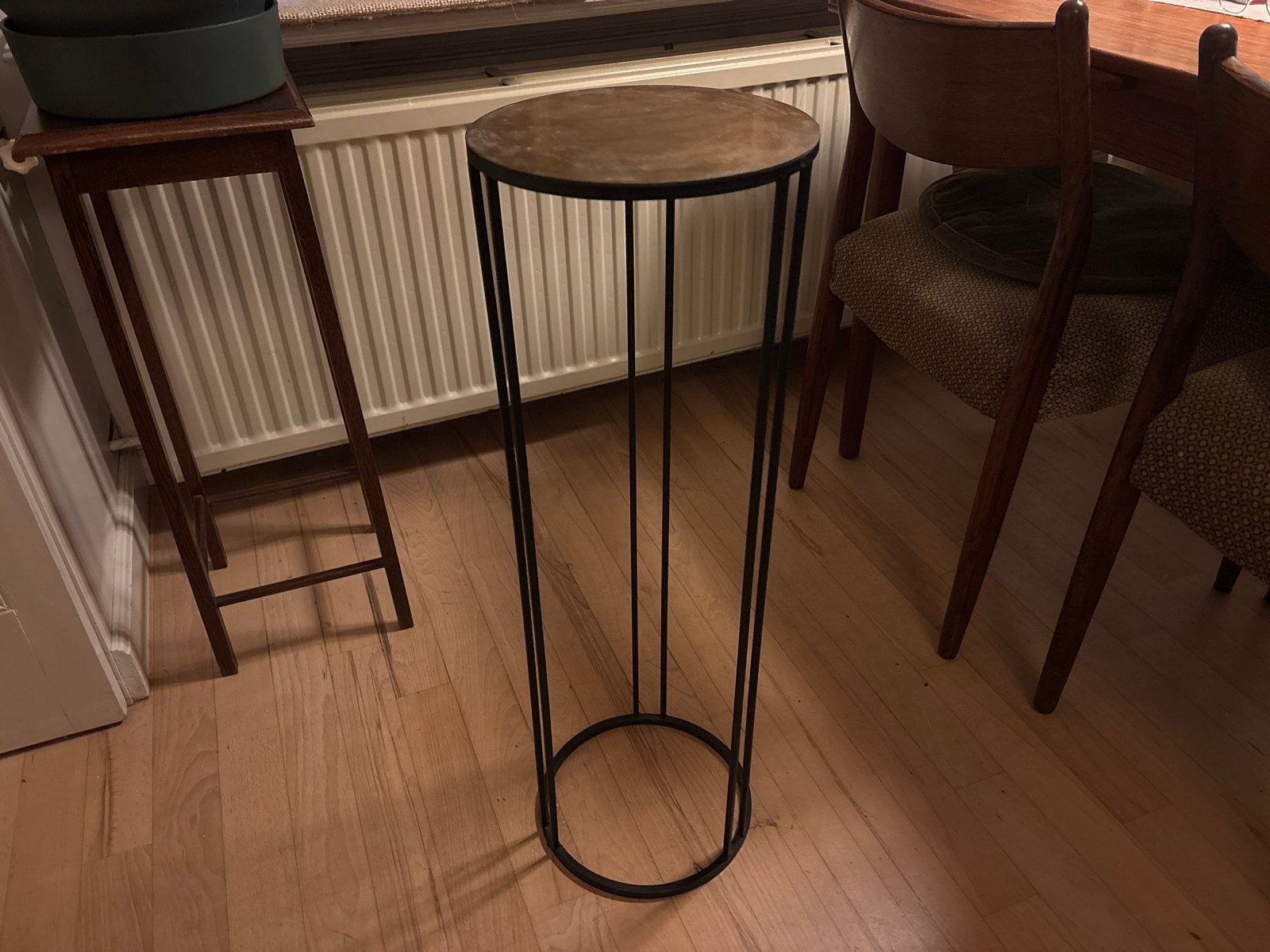 Metalen plantenstandaard met rond blad - 75 cm hoog, Ophalen, Minder dan 55 cm, Gebruikt, Metaal of Aluminium