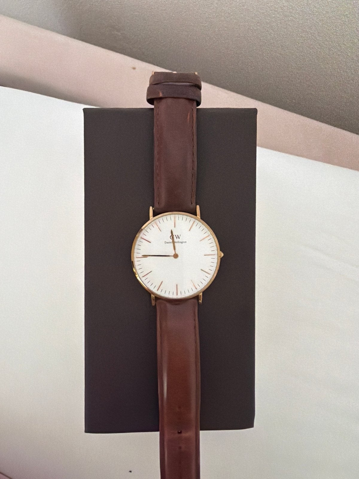Daniel Wellington horloge met bruine leren band, Overige merken, Staal, Polshorloge, Ophalen of Verzenden