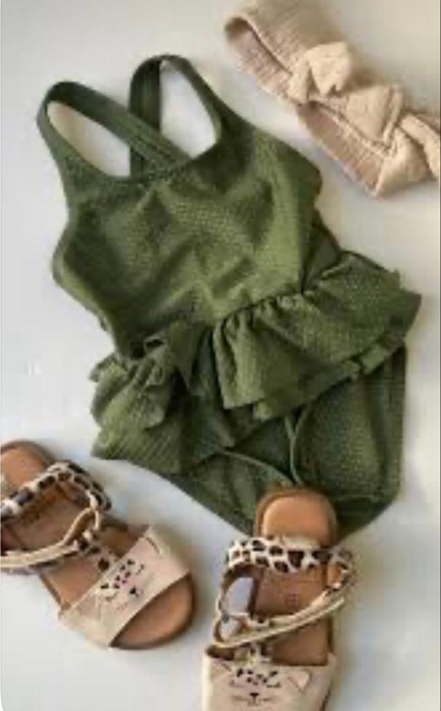 Superschattig Hema badpakje ~ groen met ruches ~maat 62/68, Kinderen en Baby's, Babykleding | Baby-zwemkleding, Maat 62, Meisje