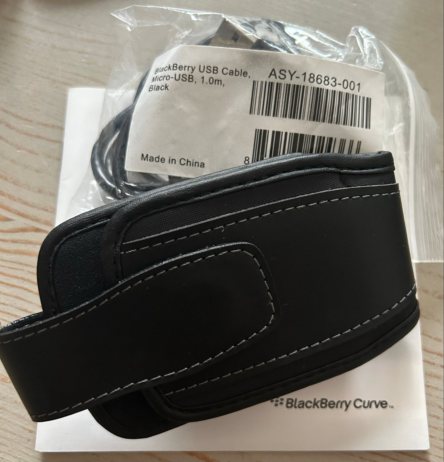 Leren BlackBerry hoesje en oplaadkabel - Nieuw!, Ophalen of Verzenden, Nieuw, Hoesje of Tasje
