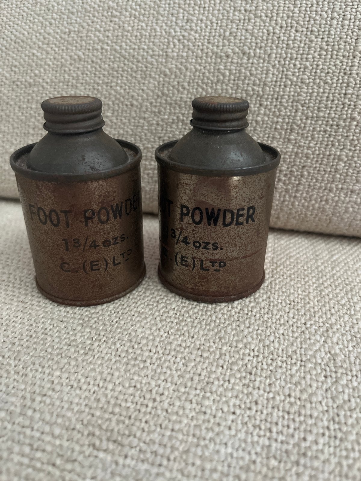 Uniek WO2 Militair Voetpoeder Blikje - Originele Inhoud, Verzamelen, Militaria | Tweede Wereldoorlog, Ophalen of Verzenden, Landmacht