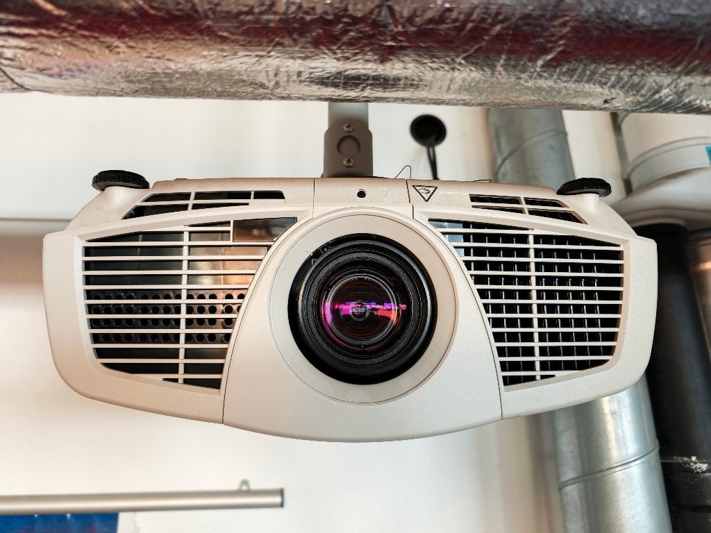 Mitsubishi Electric WD3300U DLP Beamer 1280 x 800, Gebruikt, HD (720), Ophalen of Verzenden, DLP