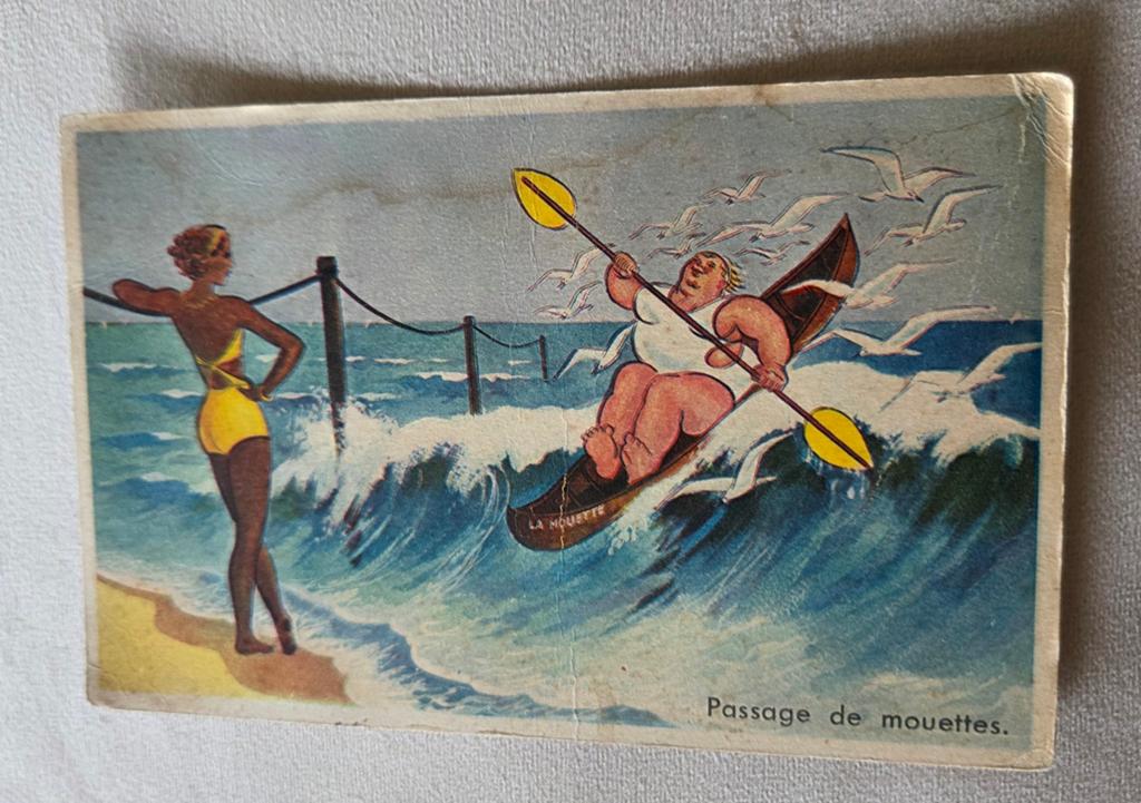 Sexy vrouw op strand kijkt naar dikke vrouw in kano, Verzenden, 1920 tot 1940, Gelopen, Overige thema's