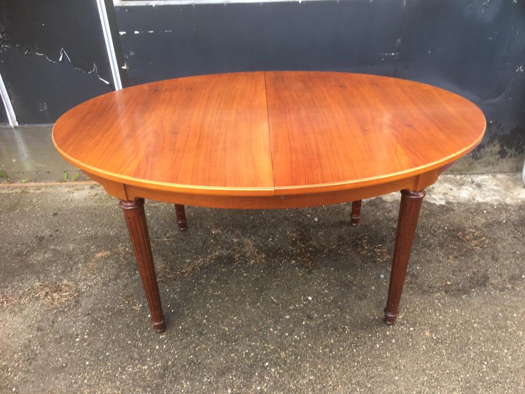 Vintage Eettafel jaren 70.  Rond Ovaal en uitschuifbaar, Ophalen, Huis en Inrichting