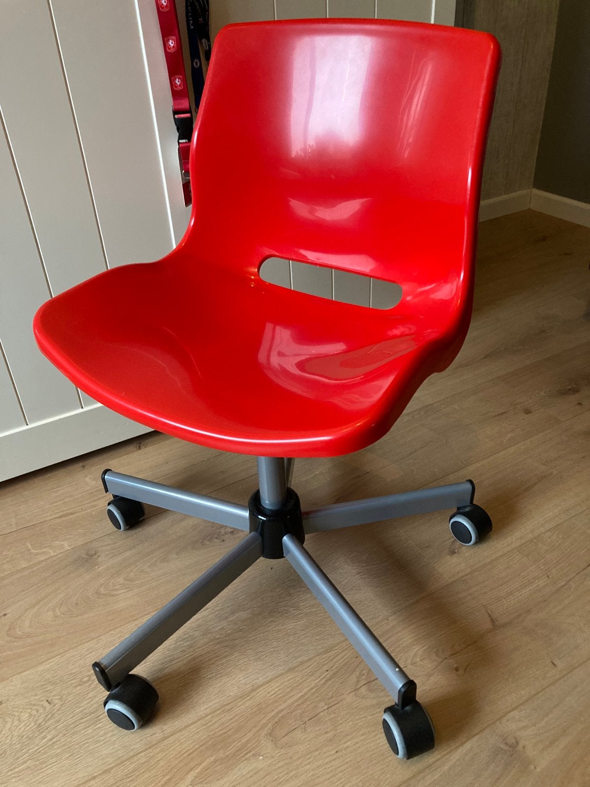 Rode Ikea Snille bureaustoel rood, Huis en Inrichting, Ophalen, Zo goed als nieuw, Rood