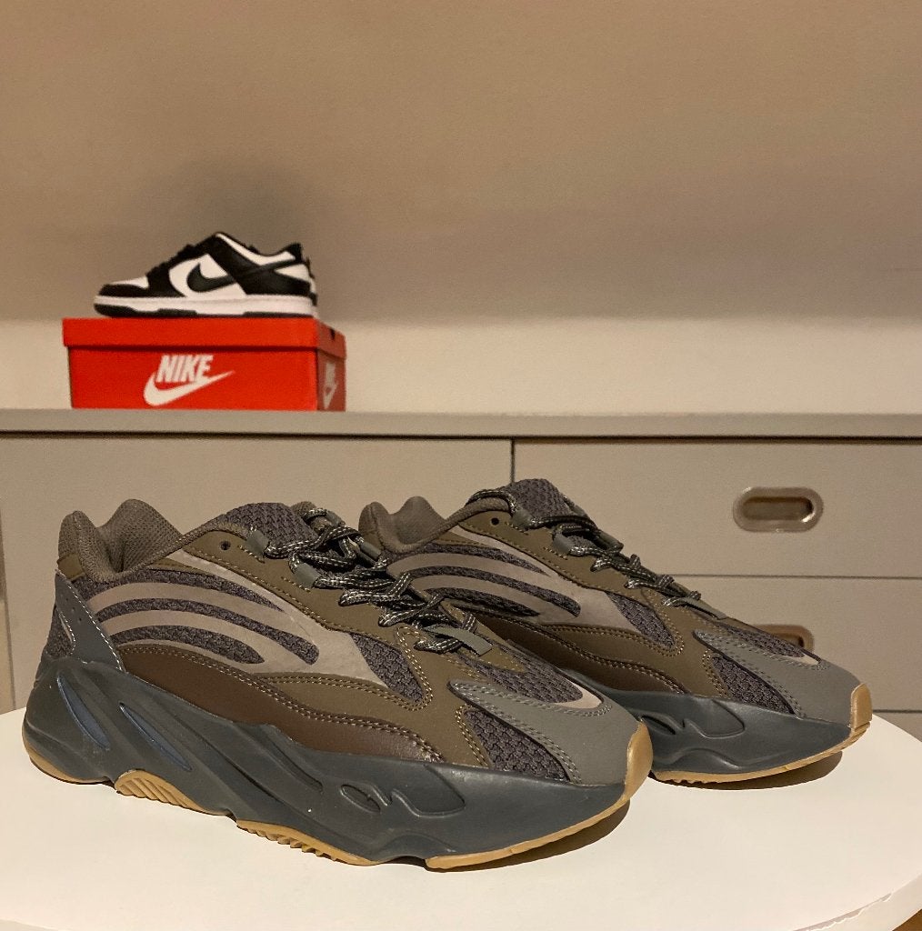 Adidas Yeezy Boost 700 V2 Geode schoenen | NIEUW, Zwart, Nieuw, Ophalen of Verzenden, Sneakers of Gympen
