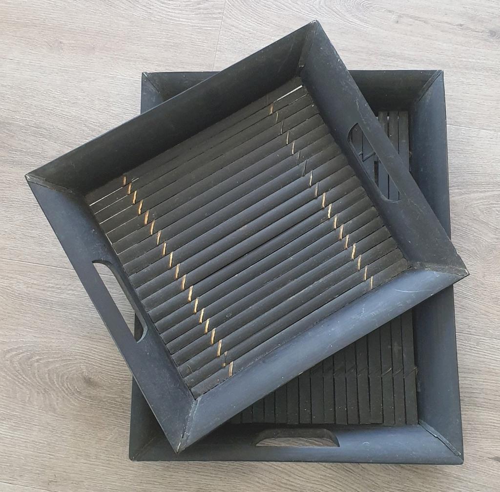 2 bamboe dienbladen, Huis en Inrichting, Woonaccessoires | Dienbladen, Ophalen, Zo goed als nieuw, Rechthoekig, Hout