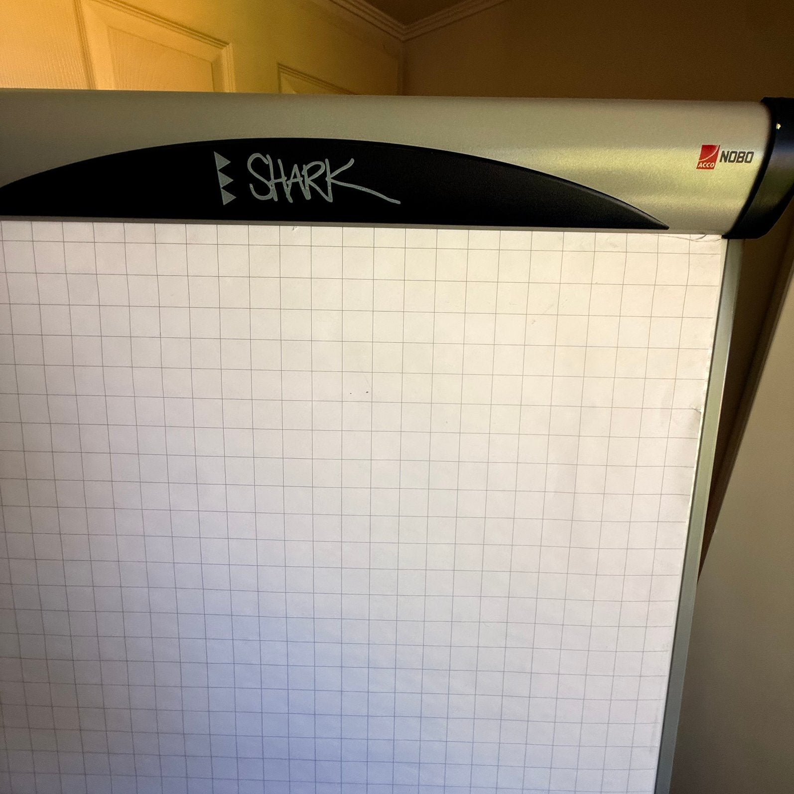 Nobo Shark flip-over bord met 2 pakketten nieuw papier, Ophalen, Zo goed als nieuw, Whiteboard