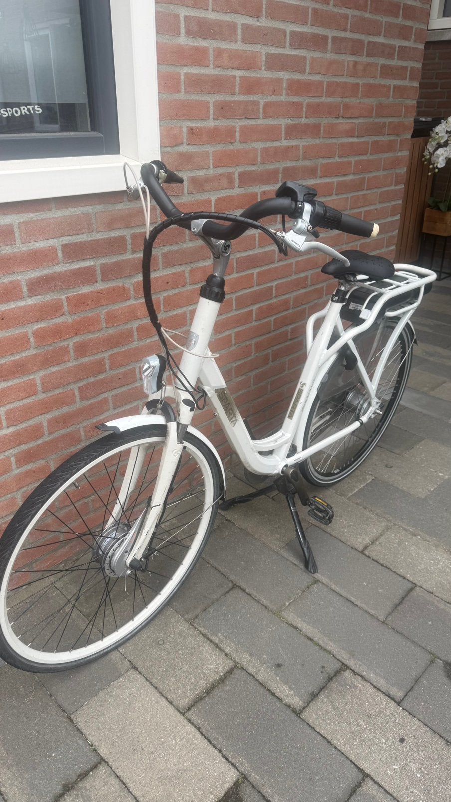 Elektronische dames fiets met lader, Ophalen, Zo goed als nieuw, Overige merken