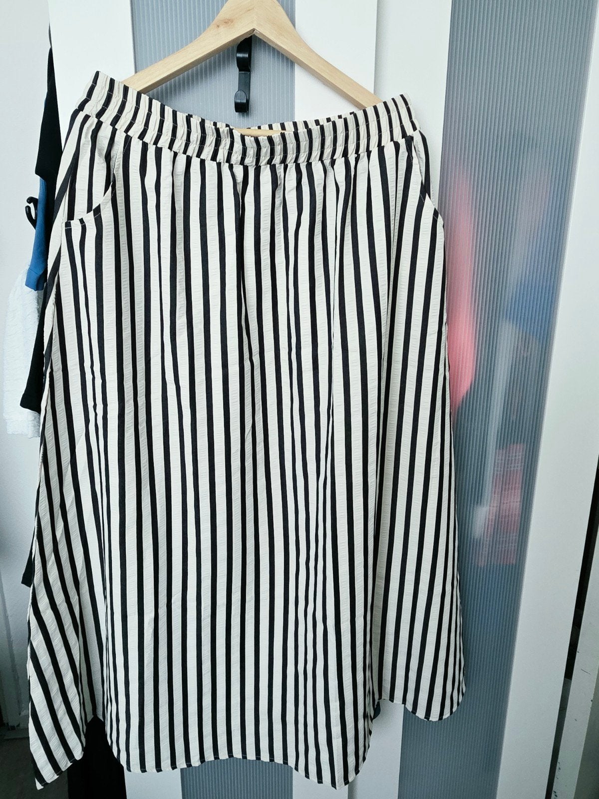 Nieuwe gestreepte rok met zakken, Kleding | Dames, Rokken, Zwart, Maat 46/48 (XL) of groter, Nieuw, Ophalen of Verzenden
