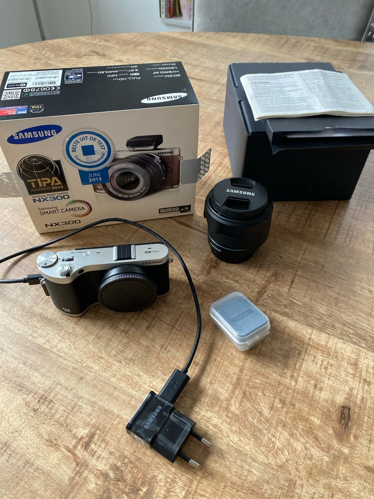 Samsung NX300 Smart Camera met lens en accessoires, Audio, Tv en Foto, Fotocamera's Digitaal, Ophalen, Zo goed als nieuw, Accu