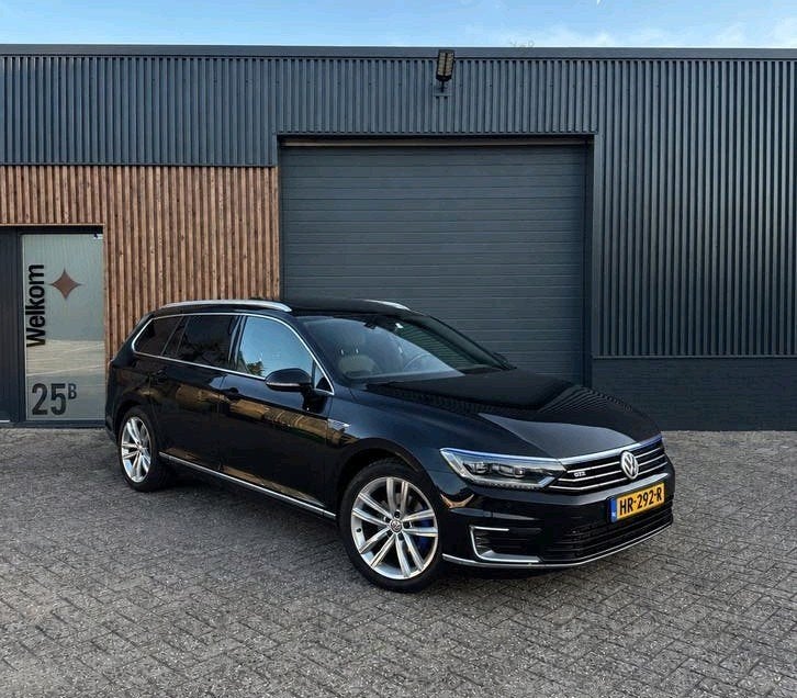 Volkswagen Passat 1.4 TSI GTE Highline Pano Keyless, 156 pk, Zwart, Hybride Elektrisch/Benzine, 1600 kg